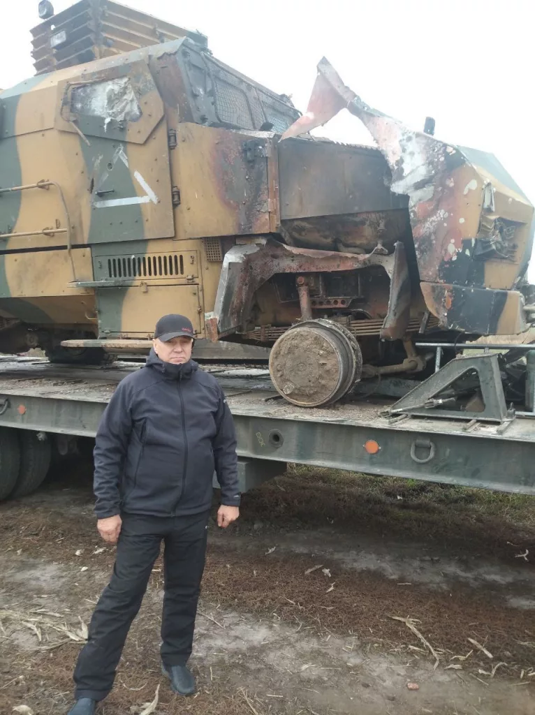 Глава Глушковского района Павел Золотарёв поделился кадрами очередного затрофеенного бронеавтомобиля Kirpi, который ВСУ использовали во время недавней атаки на регион