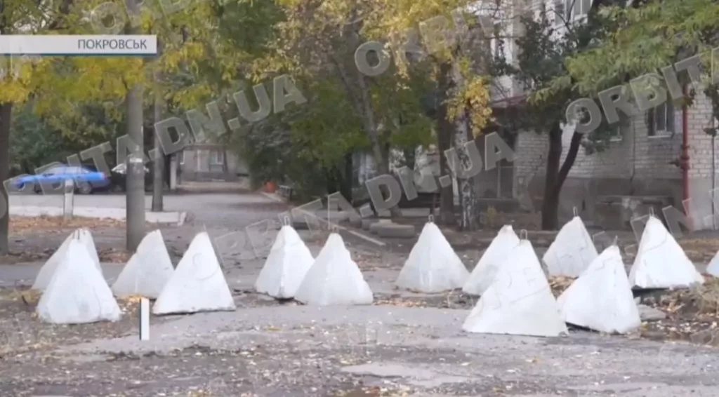На улицах Покровска противник устанавливает "зубы дракона"