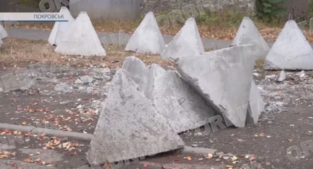 На улицах Покровска противник устанавливает "зубы дракона"