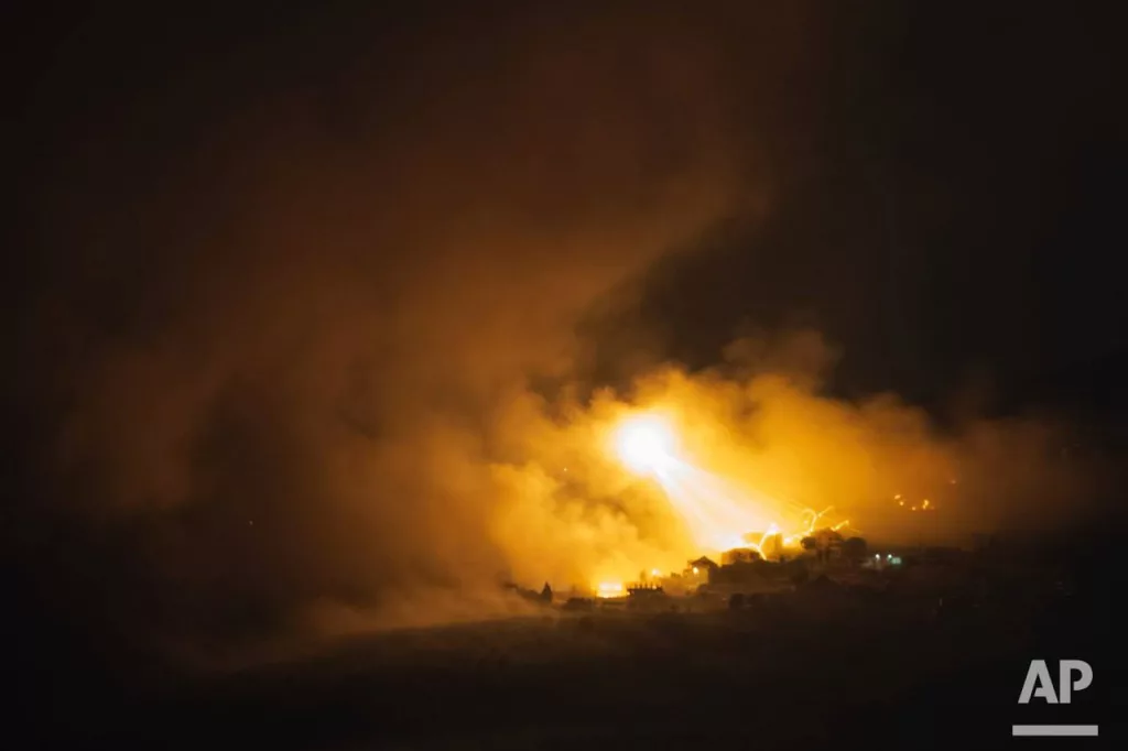 Кадры израильских ударов и их последствия после начала наземной операции в южной части Ливана