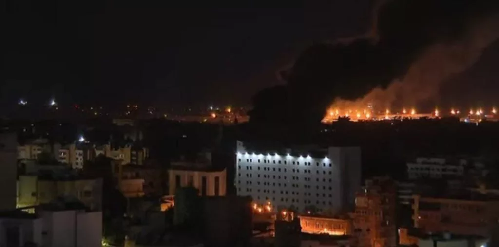 Кадры израильских ударов и их последствия после начала наземной операции в южной части Ливана