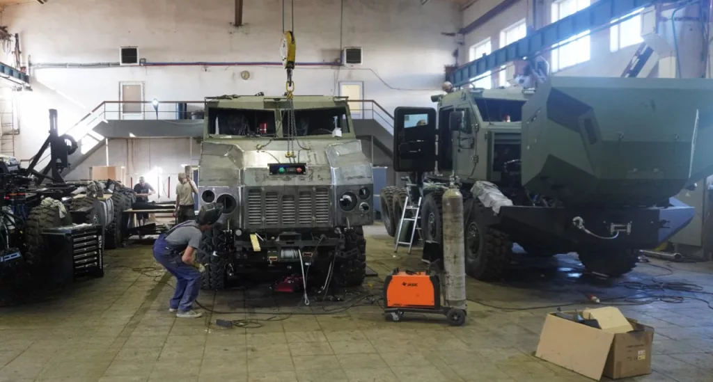 За месяц Украина производит от 15 до 20 колесных 155-мм САУ «Богдана», заявил Владимир Зеленский