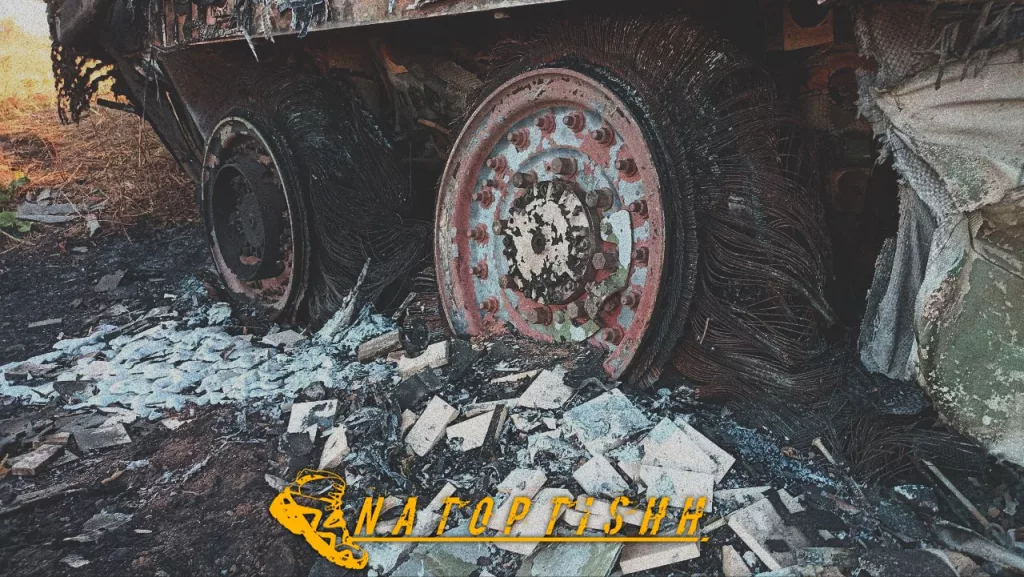 Уничтоженный американский M1132 ESV с тралом LWMR (инженерная модификация Stryker) в приграничье Курской области