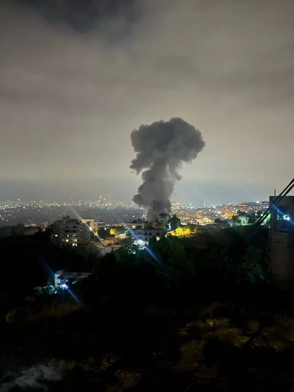 Южный пригород Бейрута Ад-Дахие под ударами ВВС Израиля в эти минуты