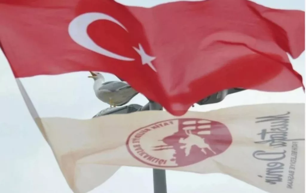 США грозят отключить Турцию от SWIFT за торговлю с РФ