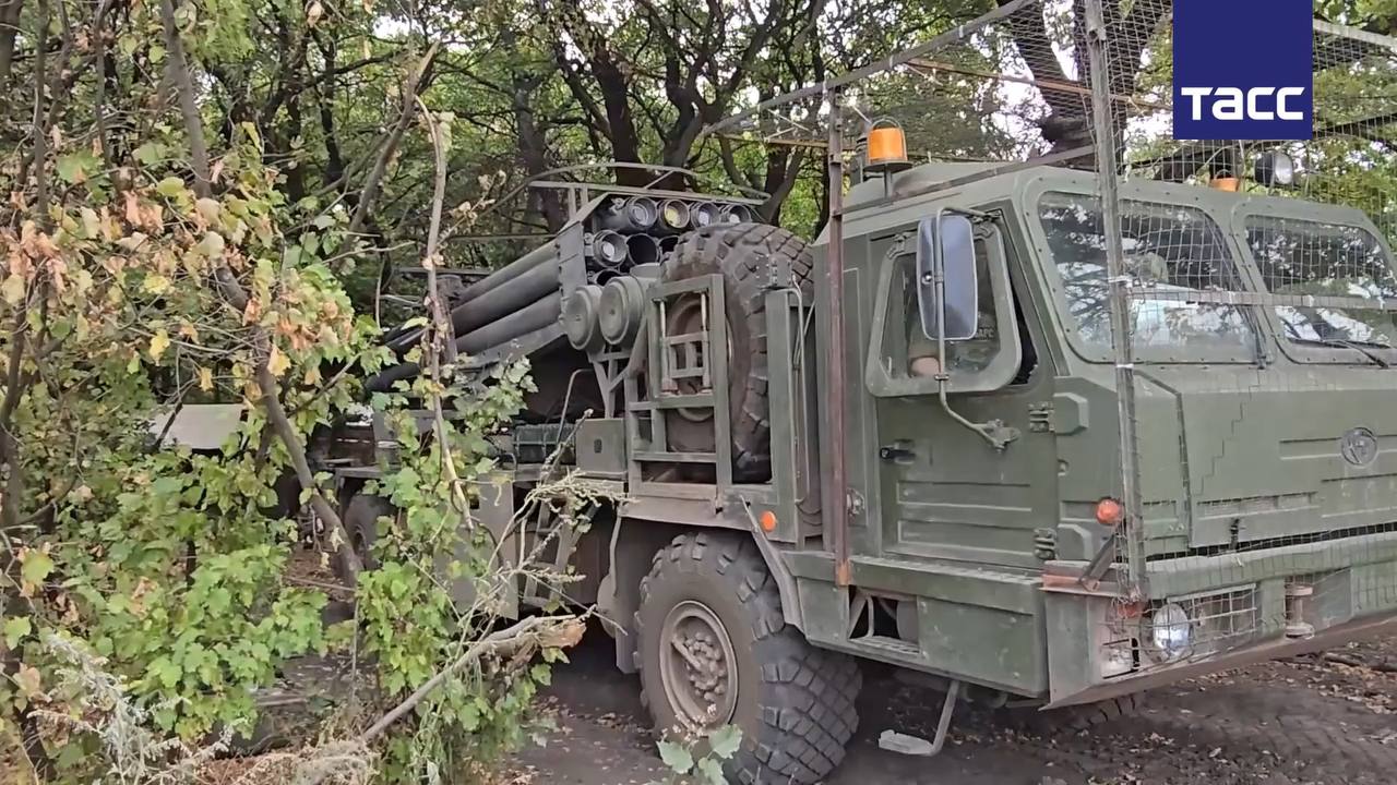 Боевая работа расчёта РСЗО 9К57 «Ураган» на шасси БАЗ-69092, из состава группировки войск «Юг» по опорным пунктам ВСУ в районе Часова Яра
