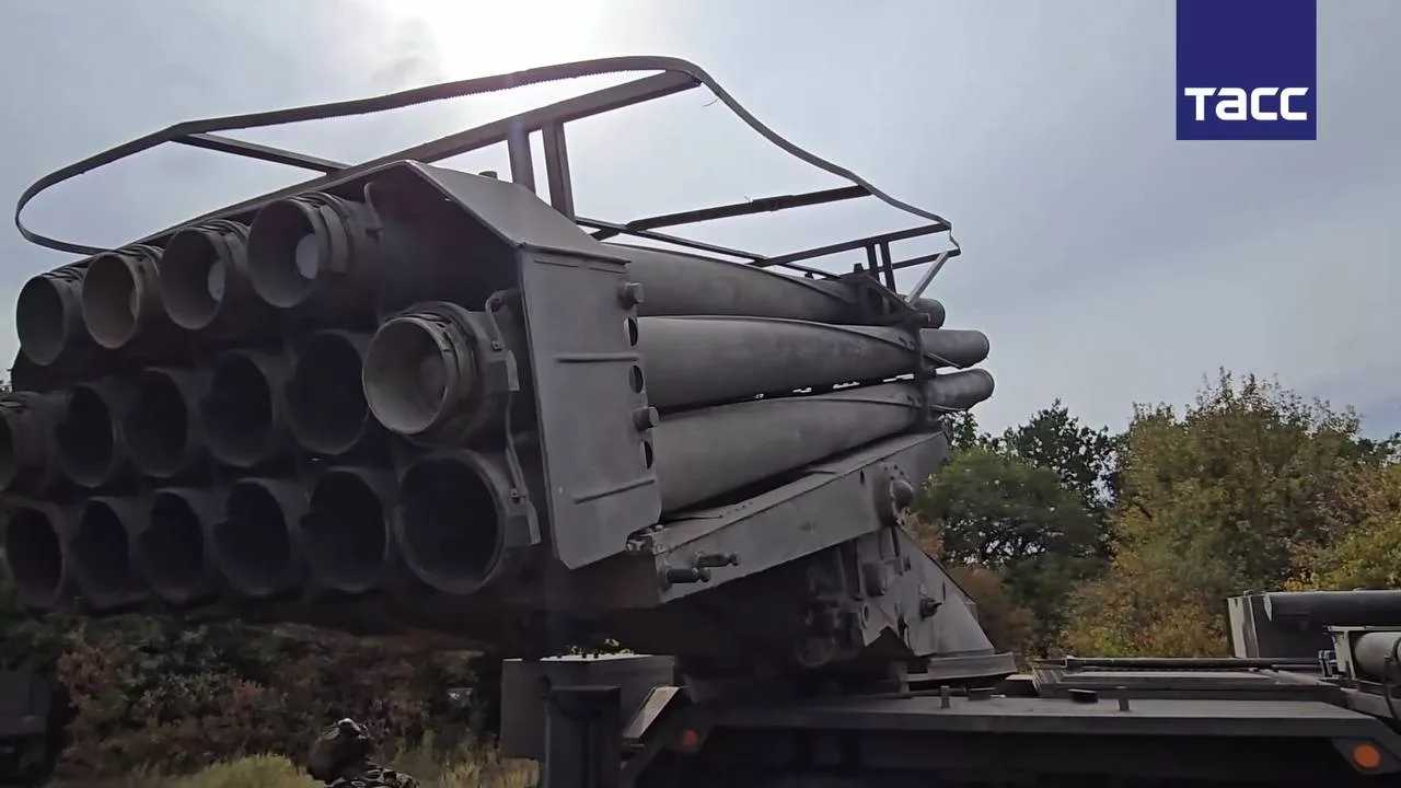 Боевая работа расчёта РСЗО 9К57 «Ураган» на шасси БАЗ-69092, из состава группировки войск «Юг» по опорным пунктам ВСУ в районе Часова Яра