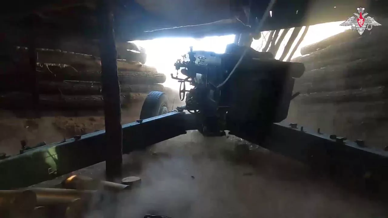 Российская артиллерия по-прежнему сталкивается с нехваткой адекватных артиллерийских орудий, что приводит к увеличению использования ряда наименований ретро -орудий на фронте