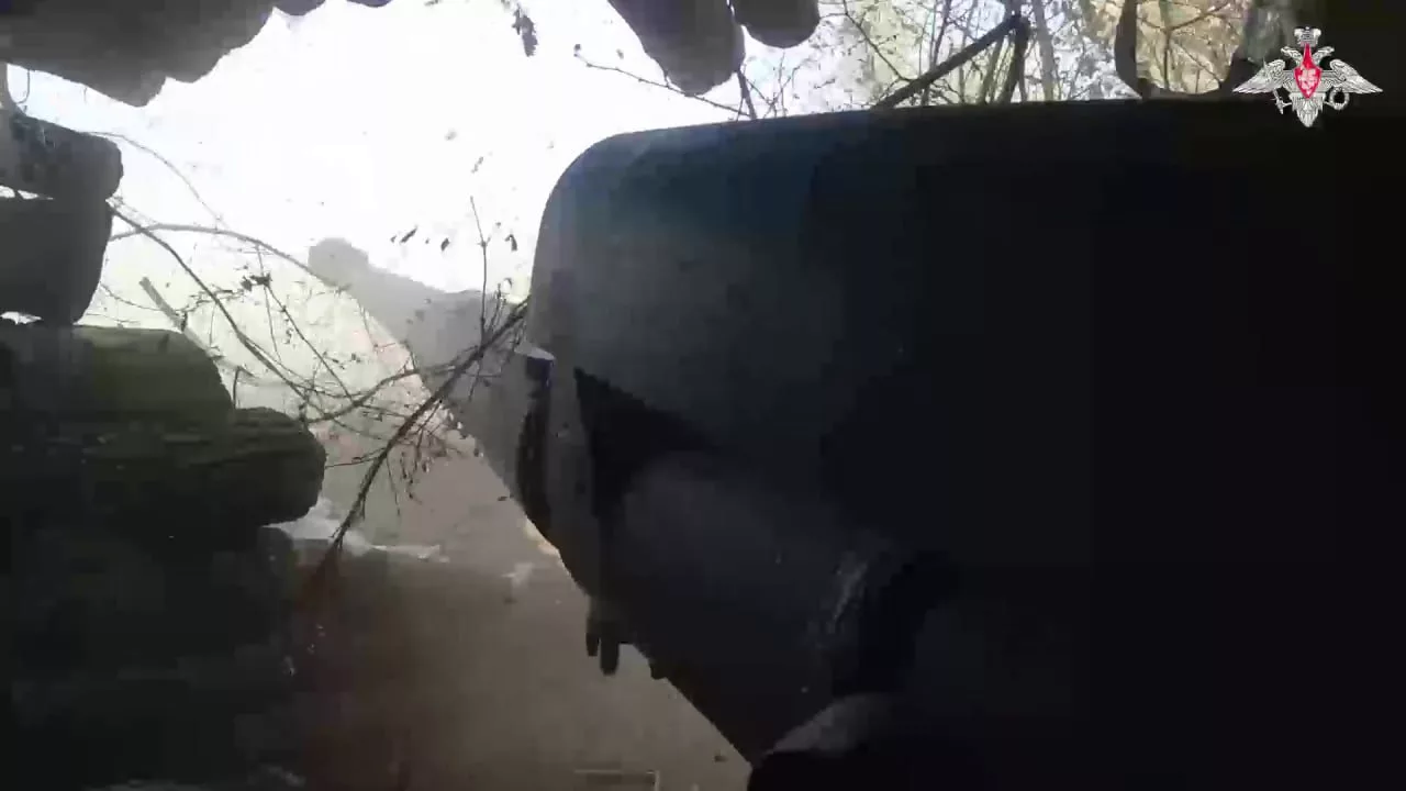 Российская артиллерия по-прежнему сталкивается с нехваткой адекватных артиллерийских орудий, что приводит к увеличению использования ряда наименований ретро -орудий на фронте