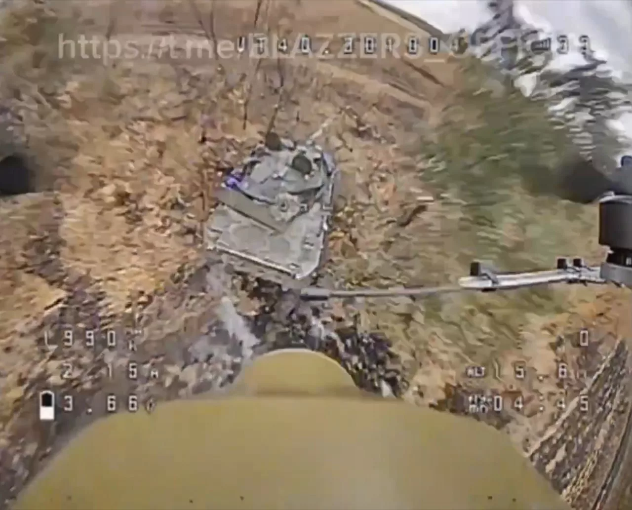 Уничтожение редкого зверя - французского колесного танка AMX-10RCR ударами парочки FPV-дронов