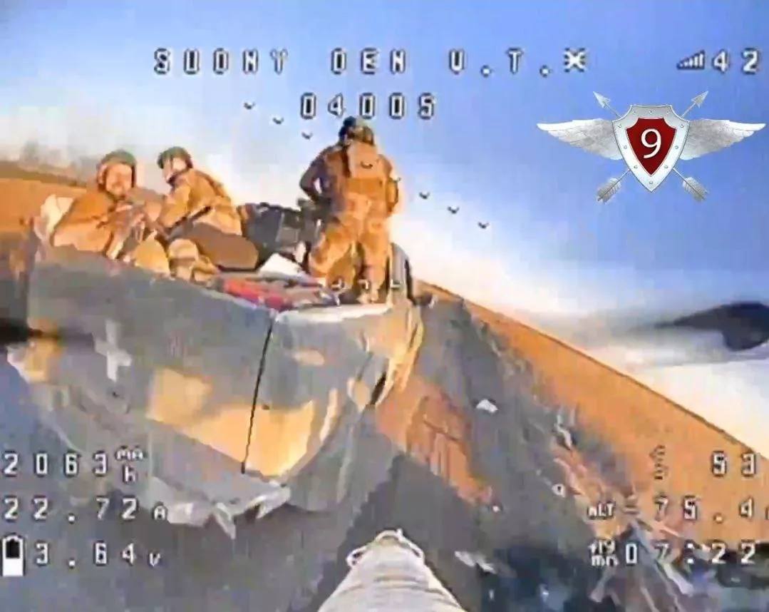 Работа наших операторов FPV-камикадзе, под раздачу попал пикап с пехотой, и танк ВСУ на Покровском направлении