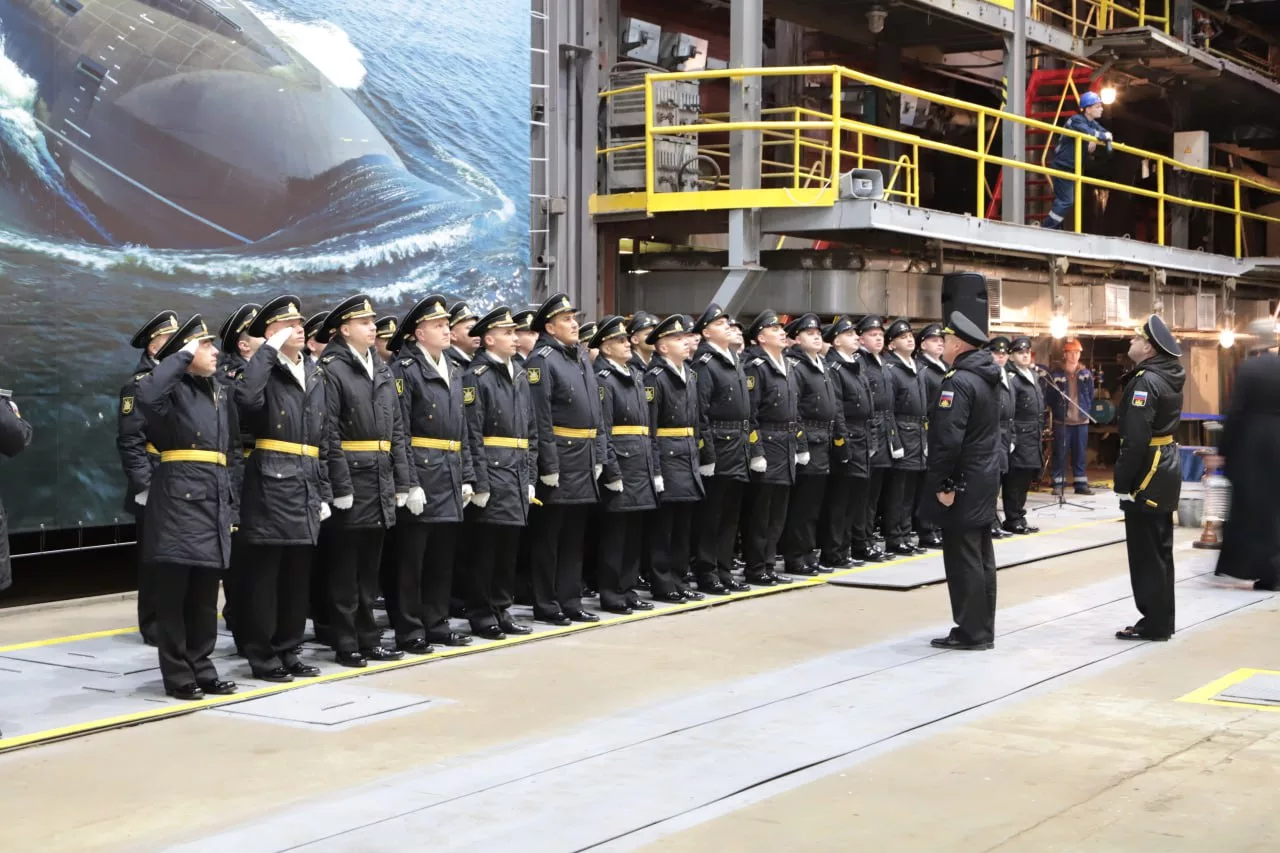 Для ВМФ России спущена на воду новая подводная лодка «Якутск»