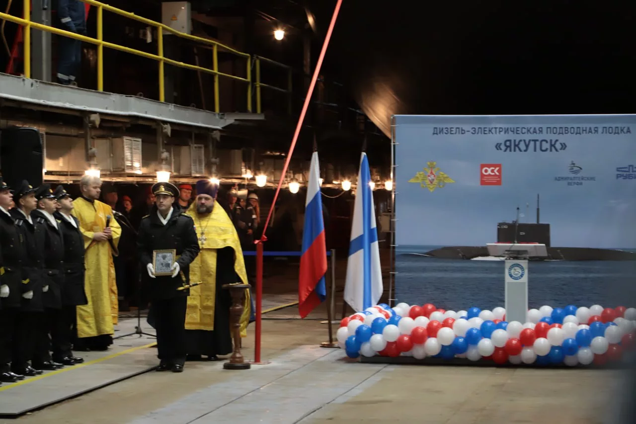 Для ВМФ России спущена на воду новая подводная лодка «Якутск»
