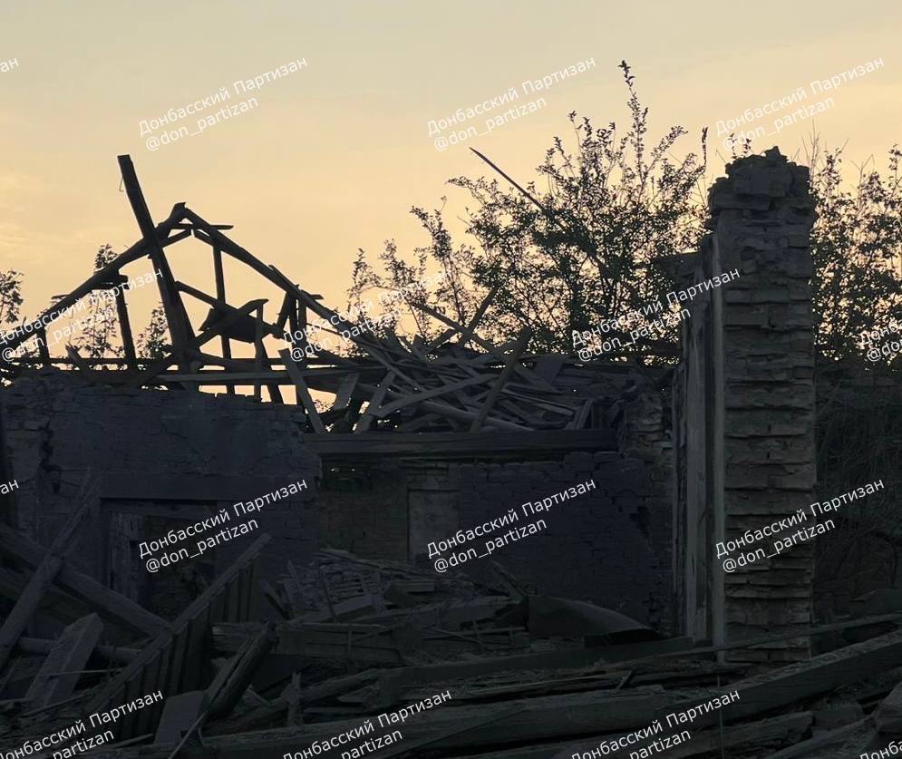 Сегодня, 11 октября 2024 года, российские войска нанесли серию точных ударов по объектам военной инфраструктуры противника в населённом пункте Гришино (ДНР)