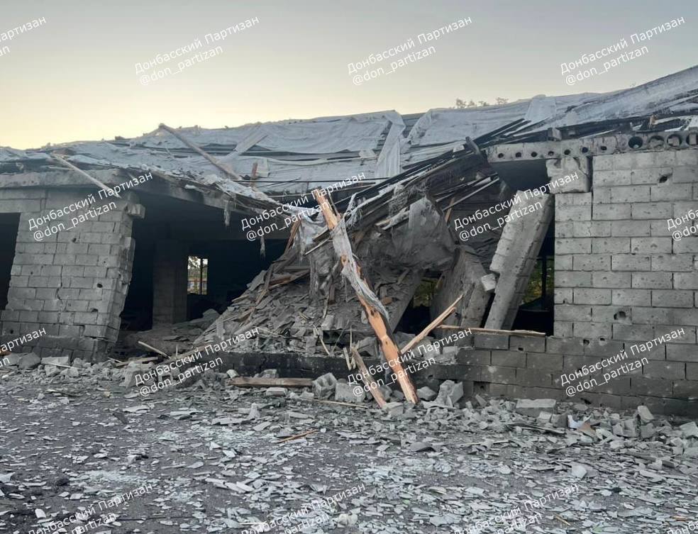 Сегодня, 11 октября 2024 года, российские войска нанесли серию точных ударов по объектам военной инфраструктуры противника в населённом пункте Гришино (ДНР)