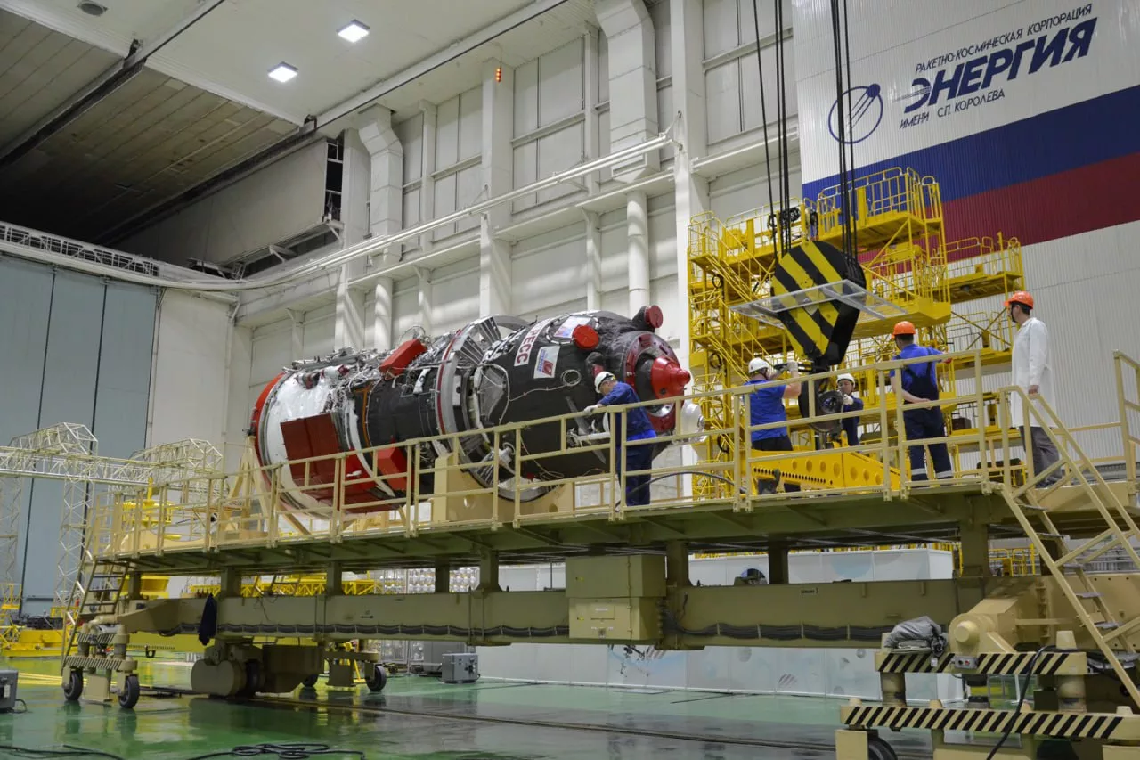 На космодроме Байконур готовятся к проведению вакуумных испытаний грузового космического корабля "Прогресс МС-29"