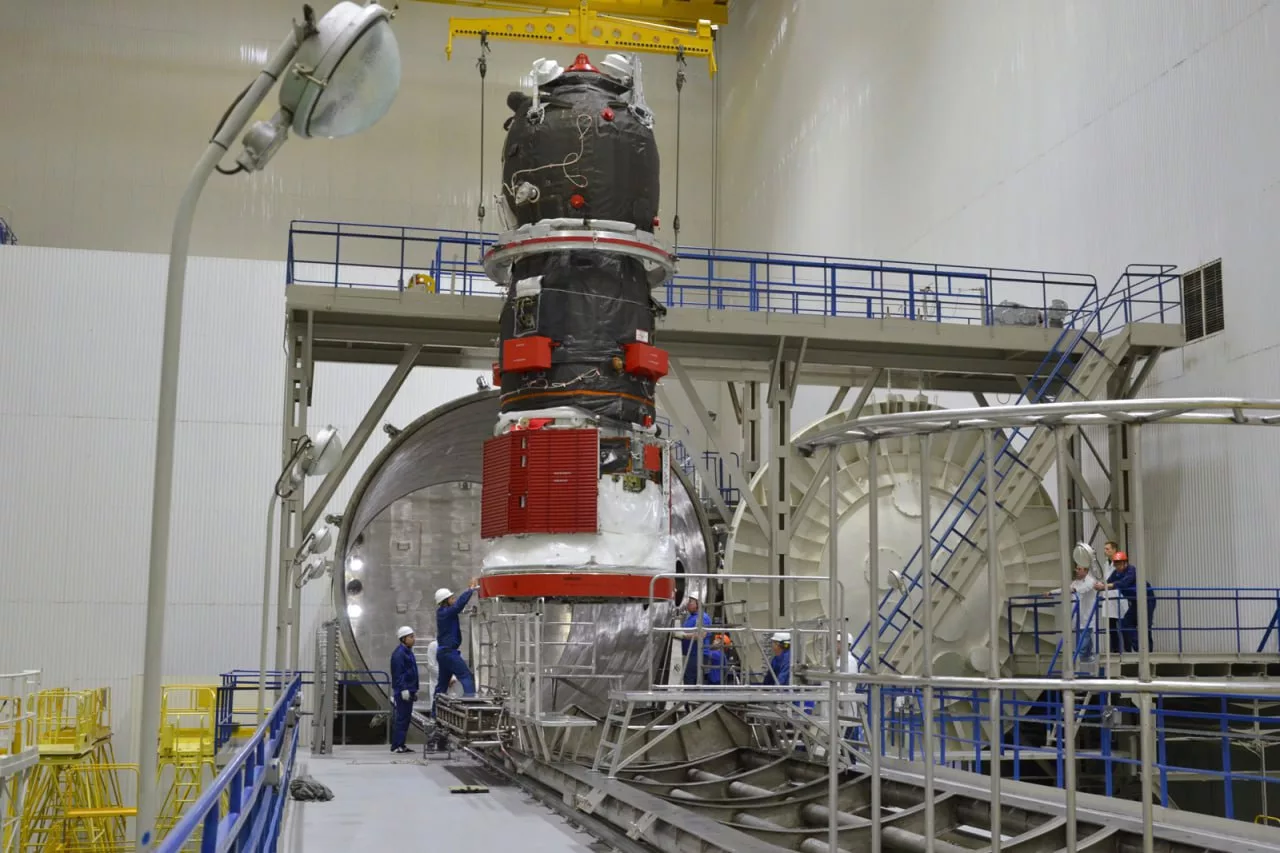 На космодроме Байконур готовятся к проведению вакуумных испытаний грузового космического корабля "Прогресс МС-29"
