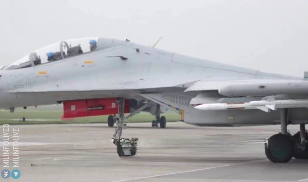 На учениях «Совместный меч - 2024B» засветился Су-30МК2 ВМС НОАК c подвешенными ракетами PL-12 и PL-8