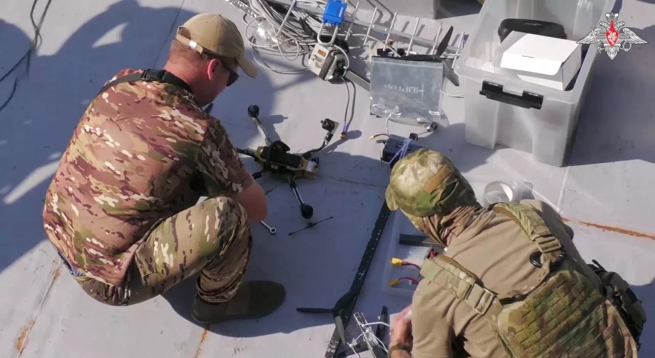 Тренировки военнослужащих 102-го ОСНБ ПДСС Черноморского флота по уничтожению безэкипажных катеров FPV-дронами