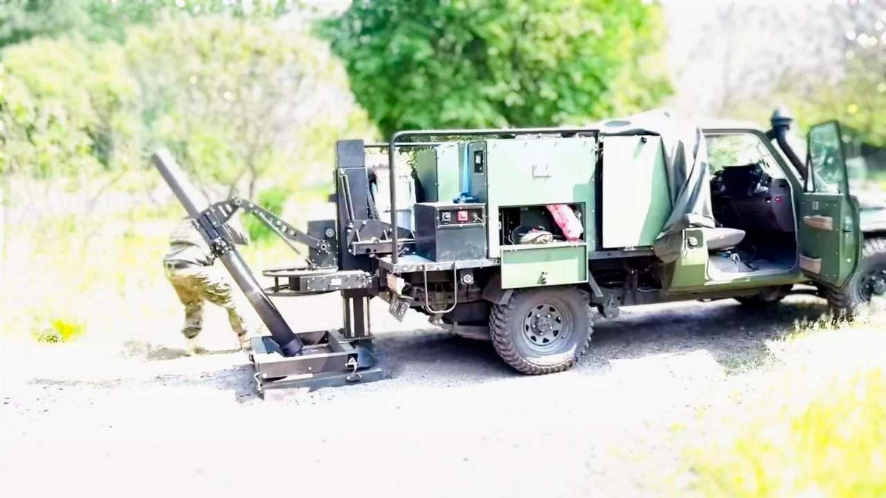 На вооружении ГУР Украины засветилась 120-мм передвижная автоматизированная минометная система SCORPION на шасси автомобиля Toyota Land Cruiser 79