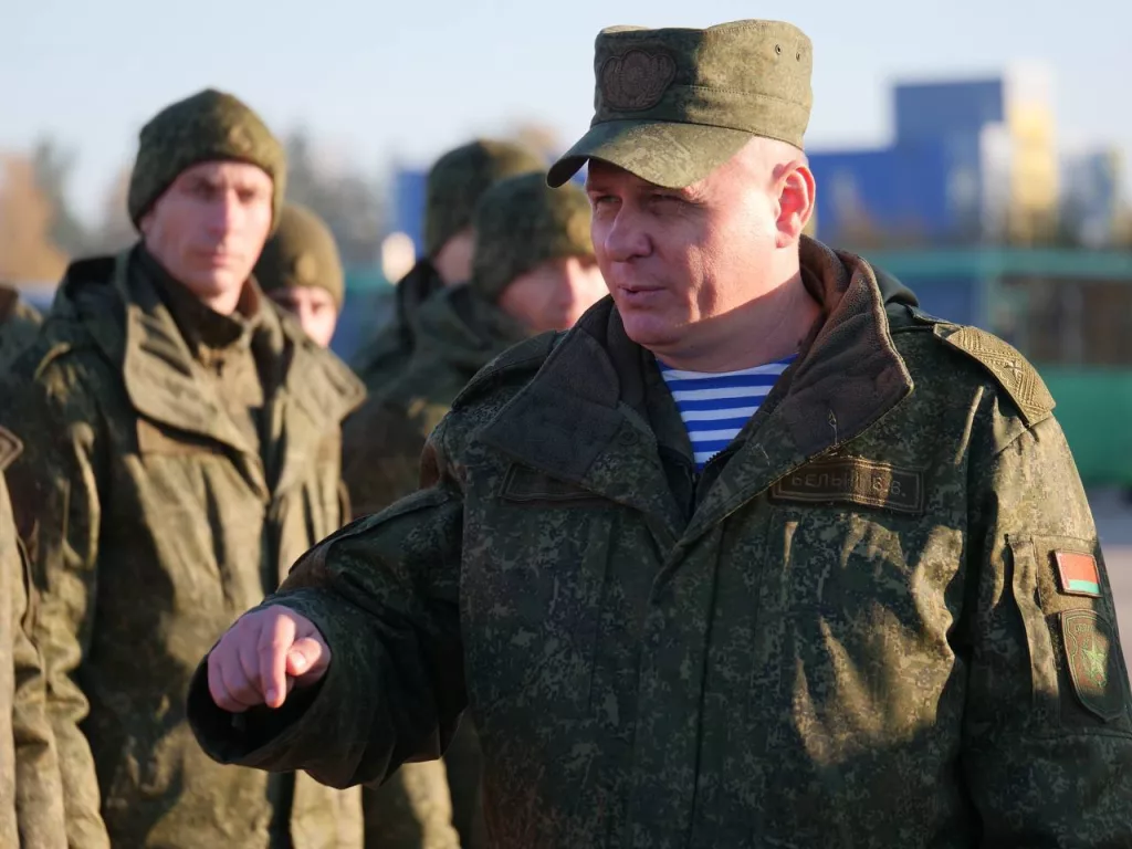 Кадры отправки белорусских военных в Россию для получения опыта