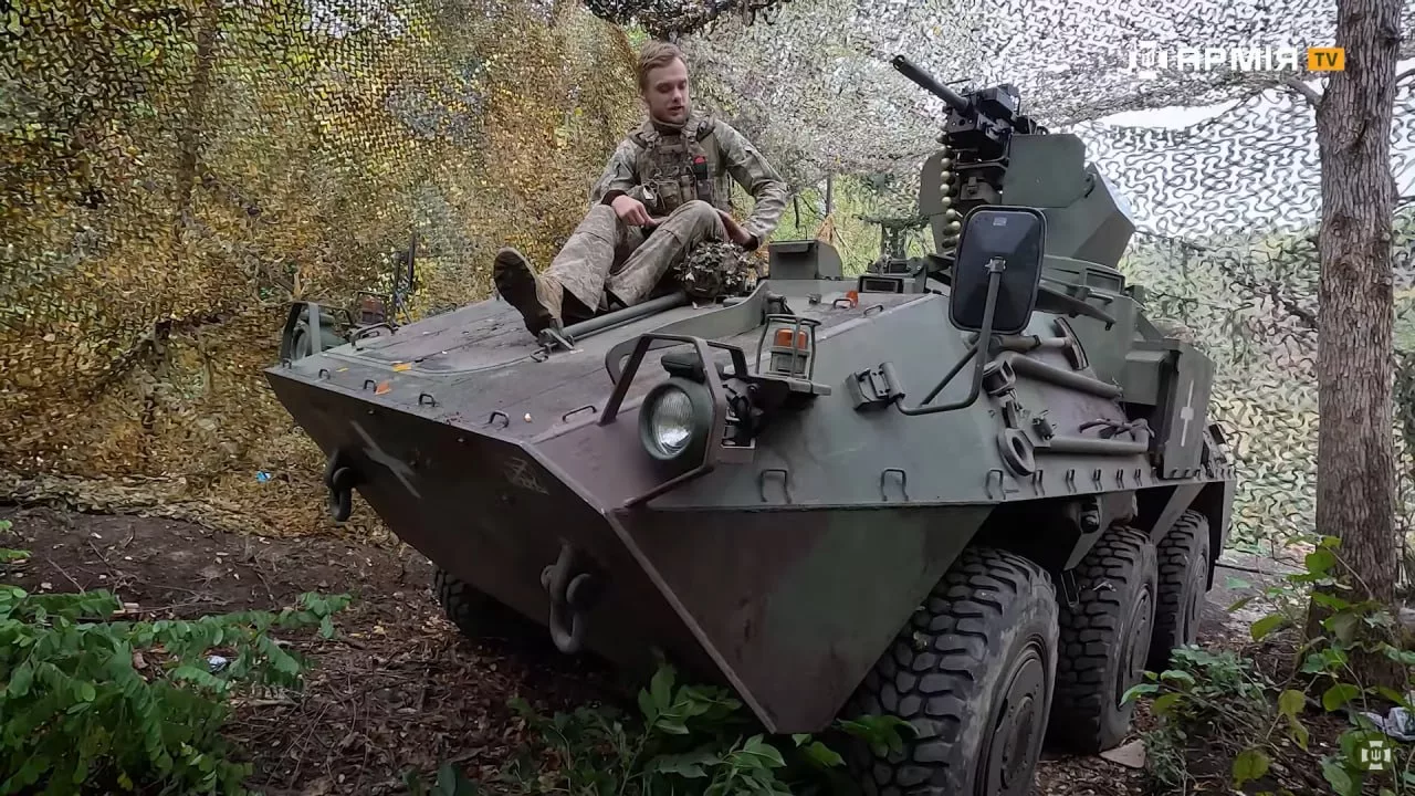 Редкий словенский БТР Valuk в варианте КШМ на вооружении украинской армии