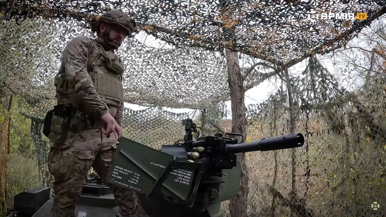 Редкий словенский БТР Valuk в варианте КШМ на вооружении украинской армии