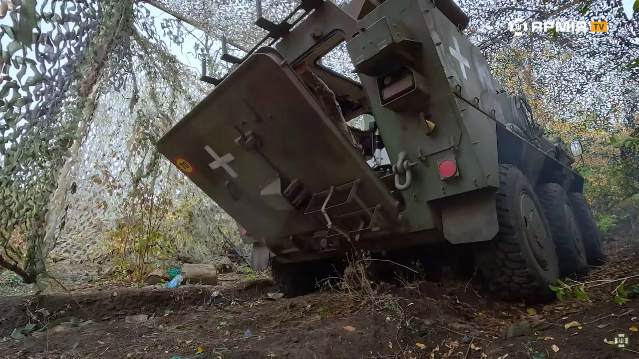Редкий словенский БТР Valuk в варианте КШМ на вооружении украинской армии