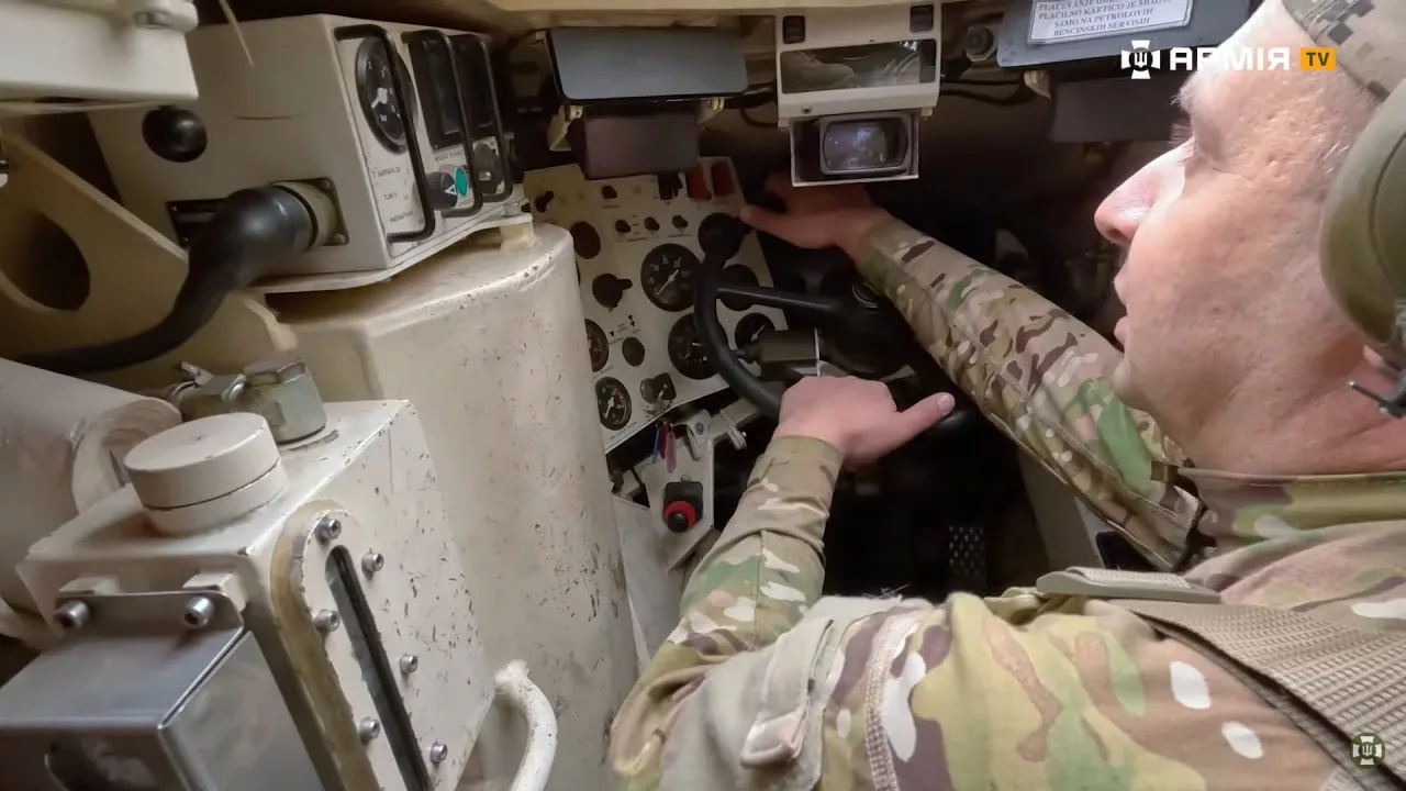 Редкий словенский БТР Valuk в варианте КШМ на вооружении украинской армии