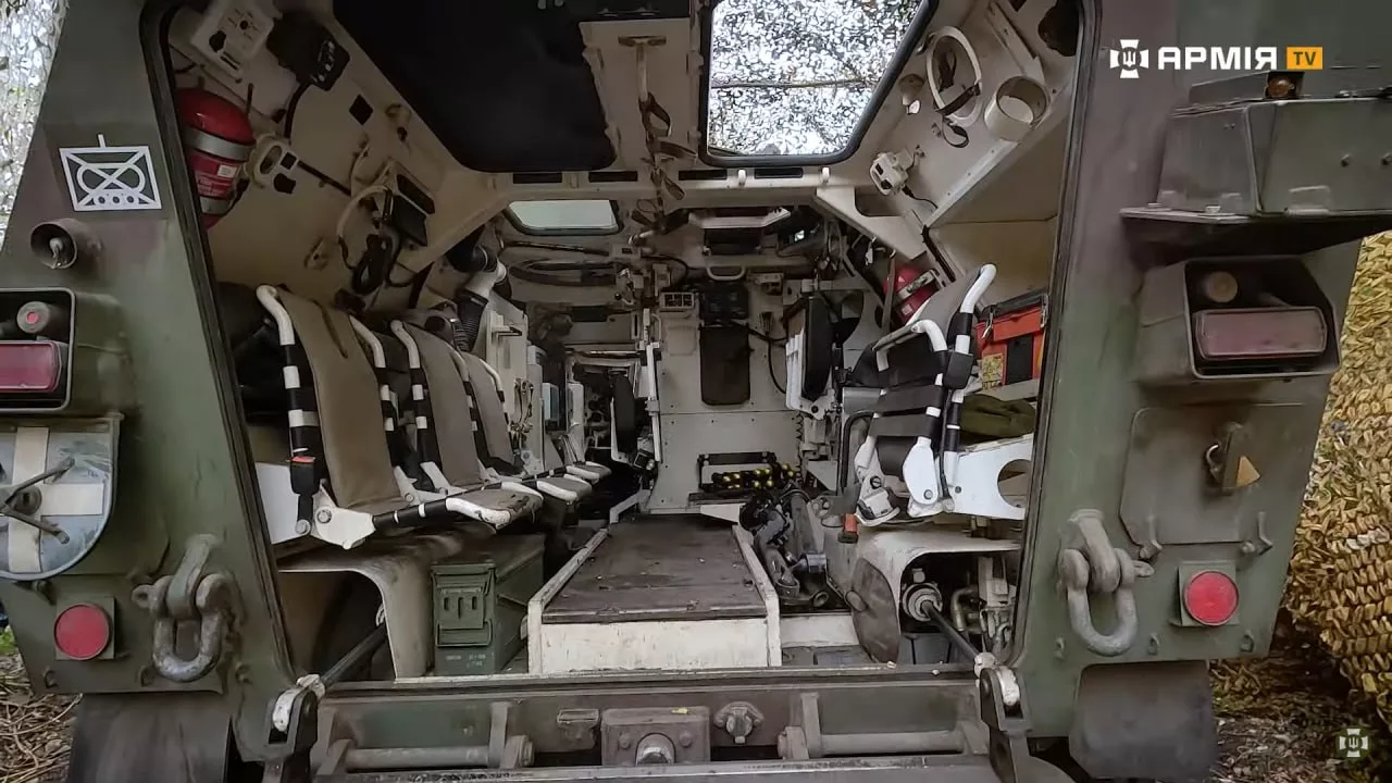Редкий словенский БТР Valuk в варианте КШМ на вооружении украинской армии