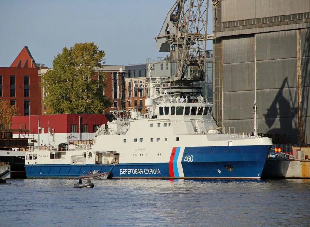 Очередной пограничный патрульный корабль «Сахалин» (460), проекта 22120, у достроечной стенки «Судостроительной фирмы «Алмаз», Санкт-Петербург, Октябрь 2024 года