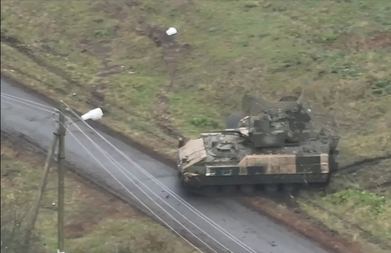 Американские M1A1 SA Abrams и БМП M2A2 Bradley ODS-SA из 47-й мехбригады ВСУ ведут бой в селе Новоивановка Суджанского района Курской области