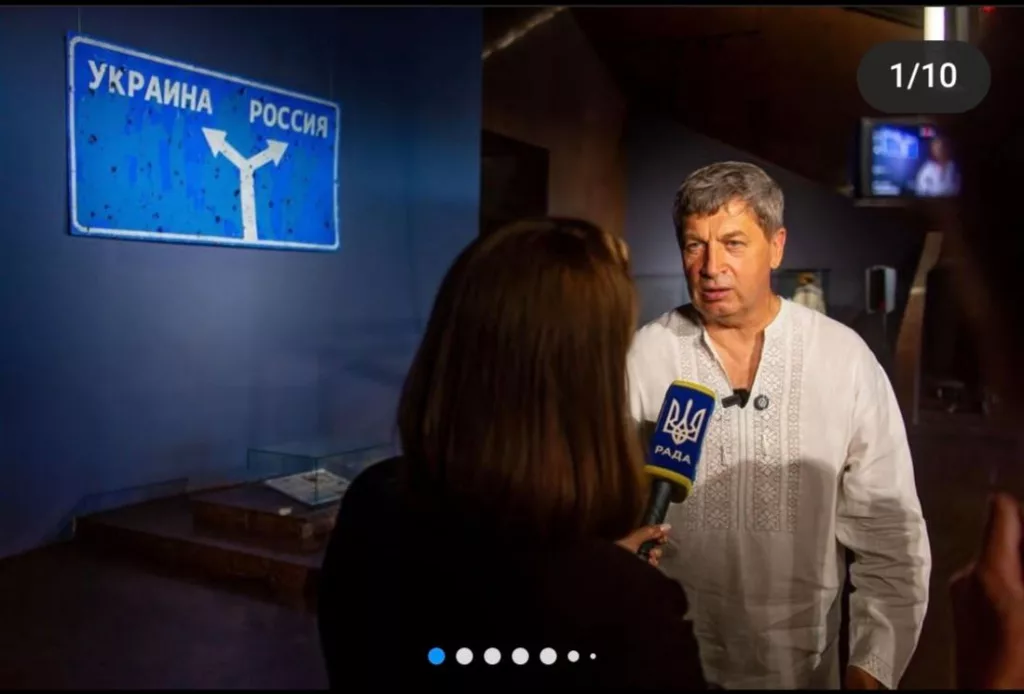 В музее, расположеном в здании памятника Родина Мать в Киеве, националисты устроили выставку награбленного в Курской области