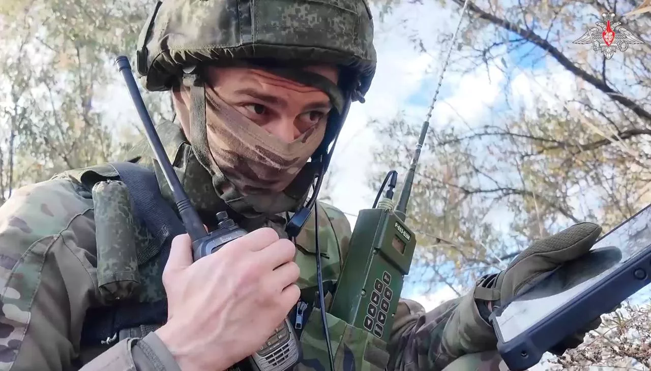 Нечастые кадры работы передового авиационного наводчика из состава 7-й гв. десантно-штурмовой дивизии ВДВ на Запорожском направлении