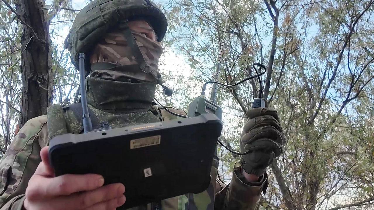 Нечастые кадры работы передового авиационного наводчика из состава 7-й гв. десантно-штурмовой дивизии ВДВ на Запорожском направлении