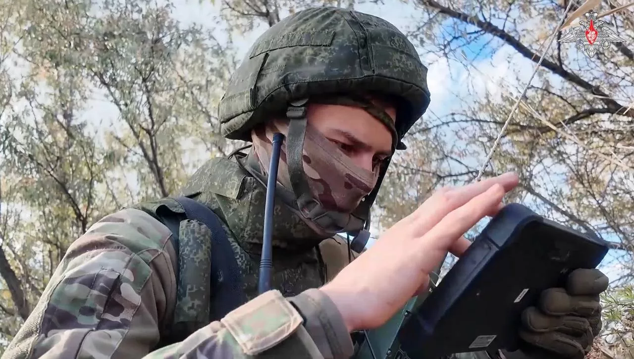 Нечастые кадры работы передового авиационного наводчика из состава 7-й гв. десантно-штурмовой дивизии ВДВ на Запорожском направлении