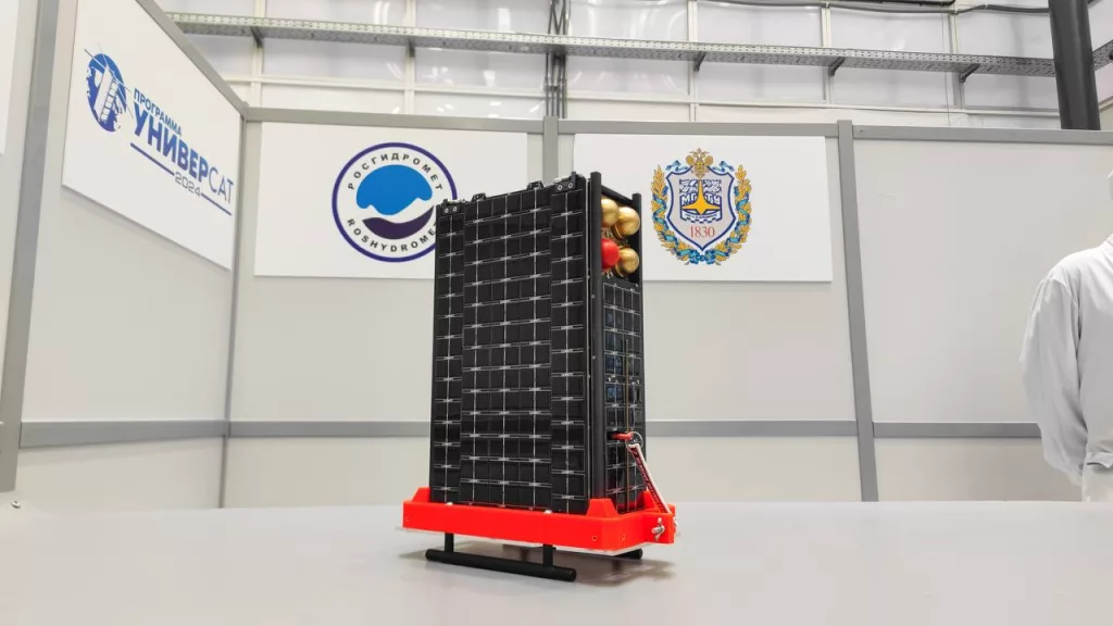 На космодром Восточный прибыли 53 малых спутника, которые станут попутной нагрузкой во время запуска космических аппаратов "Ионосфера-М"