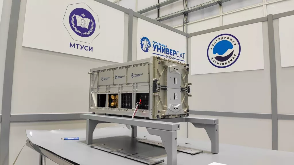 На космодром Восточный прибыли 53 малых спутника, которые станут попутной нагрузкой во время запуска космических аппаратов "Ионосфера-М"