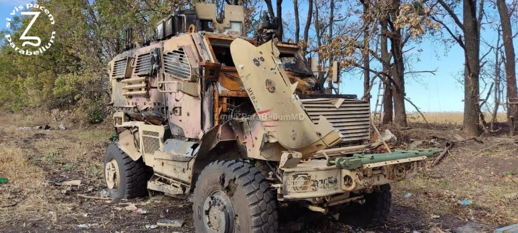 Очередной американский броневичок International MaxxPro ВСУ в песчаном окрасе приуныл в Курском приграничье