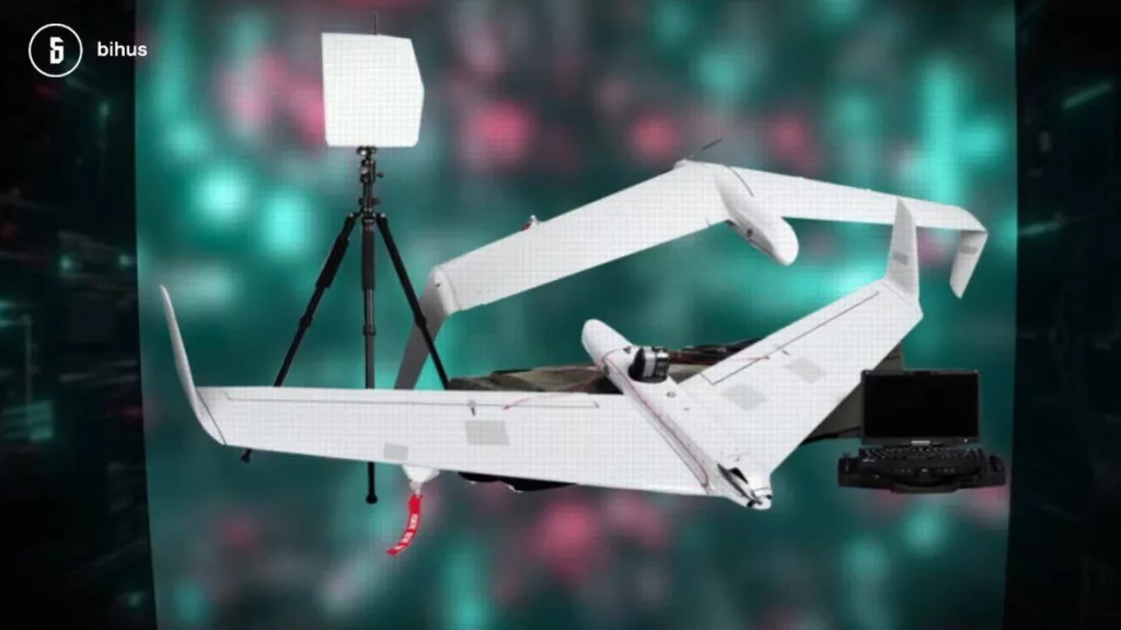 Украинский оператор FPV-дрона перехватчика сбивает редкий украинский разведывательный бпла «Hawk», приняв его за Российский бпла «Застава»