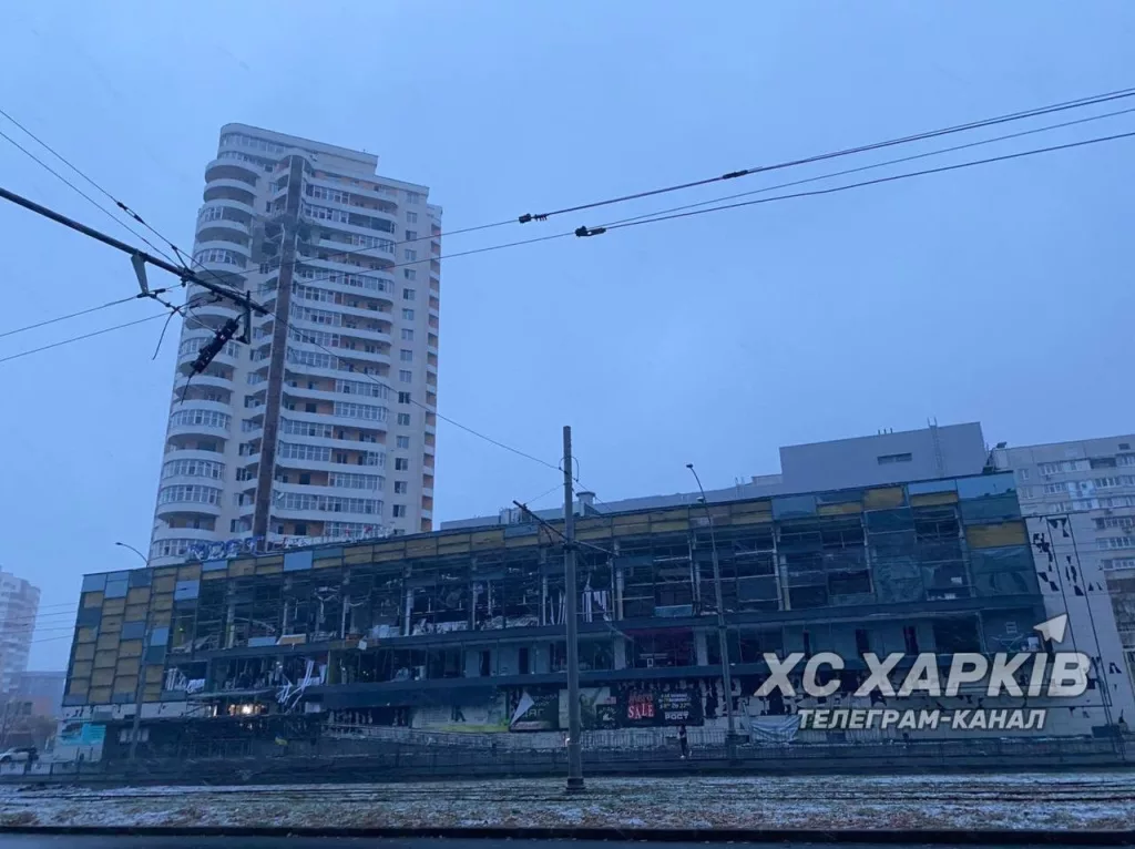Прилет по ТЦ вблизи Алексеевского рынка в Харькове после ночного визита "Геранистов"