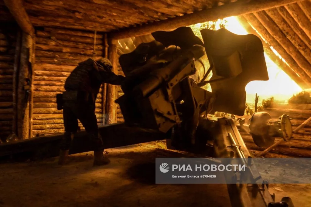 Подготовка и стрельба из 152-мм гаубицы Д-20 из замаскированной позиции