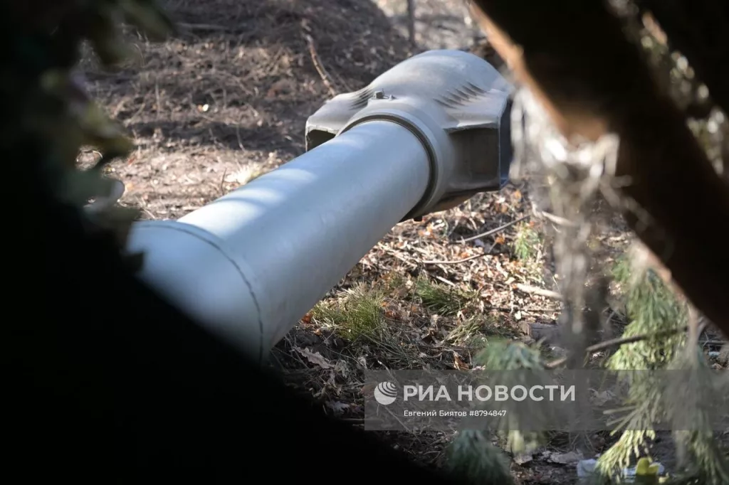 Подготовка и стрельба из 152-мм гаубицы Д-20 из замаскированной позиции