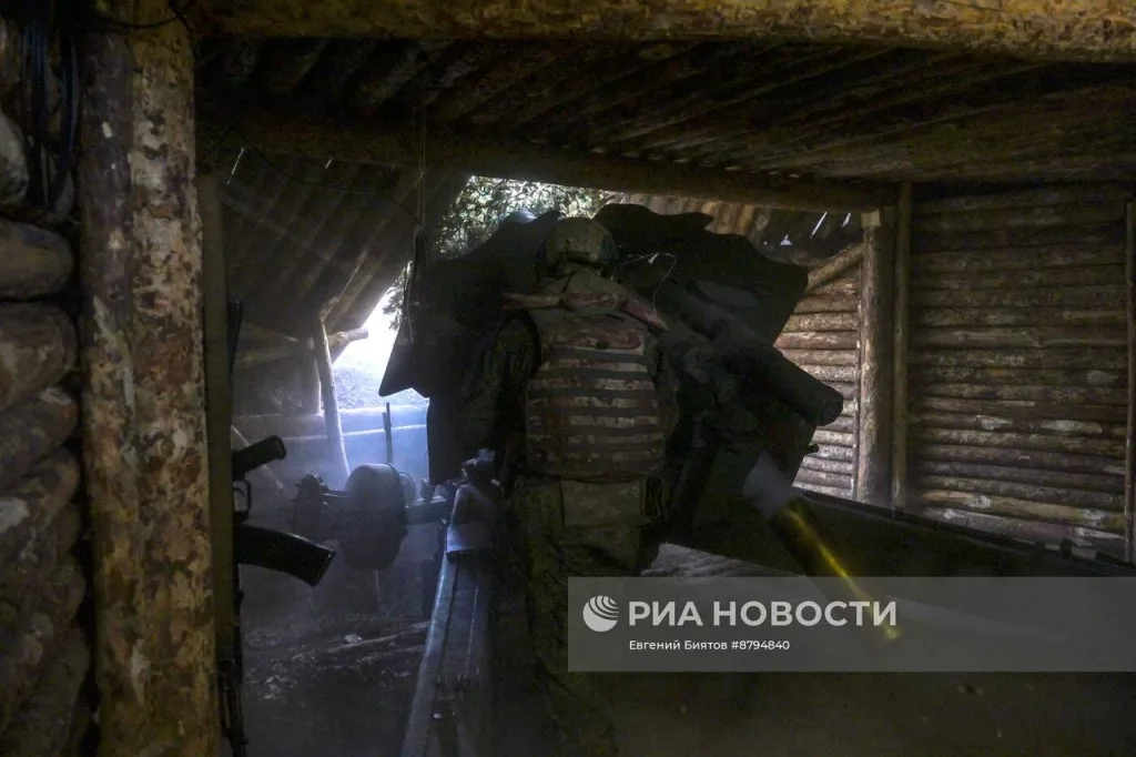 Подготовка и стрельба из 152-мм гаубицы Д-20 из замаскированной позиции