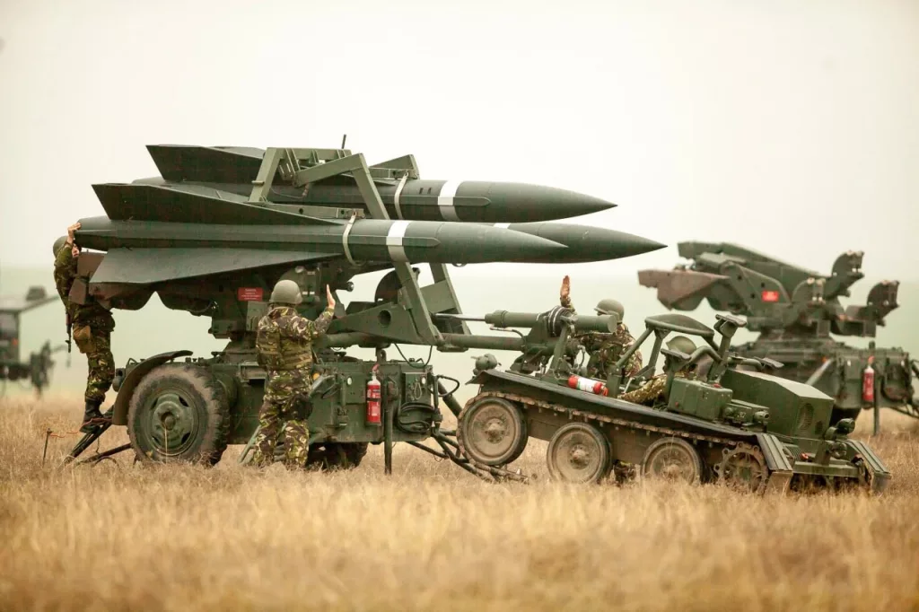 Тони Ху, бывший представитель американской военно-промышленной компания Raytheon на Тайване, подтвердил, что тайваньские зенитно-ракетные комплексы средней дальности MIM-23 Hawk были переданы Украине, но не напрямую