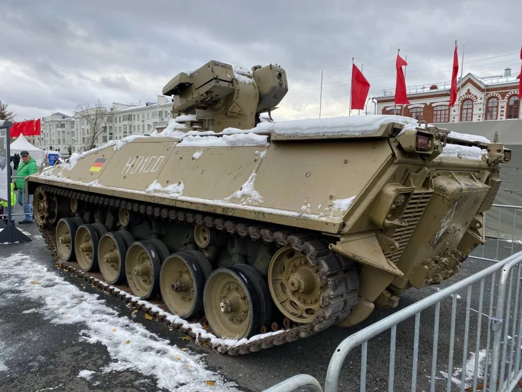 Выставка трофейной техники НАТО «Сила V Правде - Гордость и Победа». Самара, площадь Куйбышева