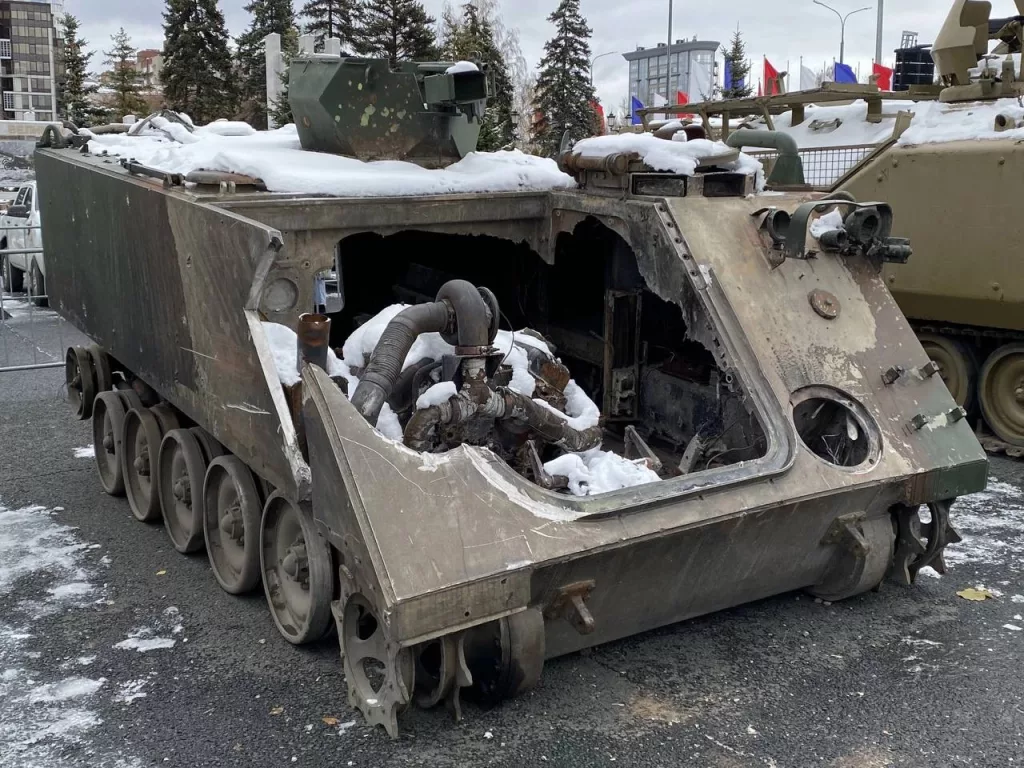 Выставка трофейной техники НАТО «Сила V Правде - Гордость и Победа». Самара, площадь Куйбышева