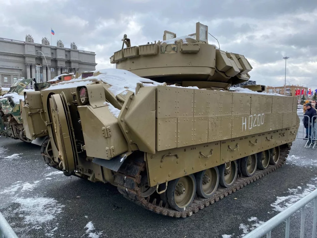 Выставка трофейной техники НАТО «Сила V Правде - Гордость и Победа». Самара, площадь Куйбышева