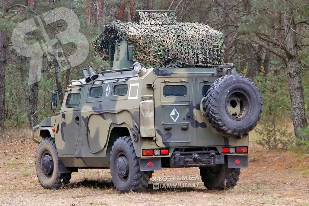 Бронеавтомобили ВПК-233115 АСН «Тигр-М» ВС РБ со «скворечником» и противодроновой защитой, а также защитной сеткой