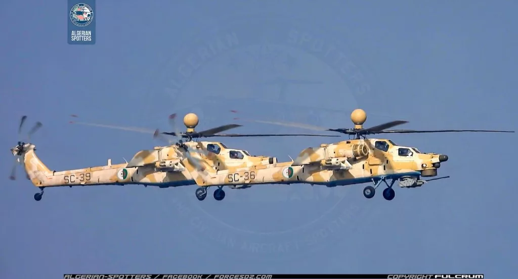 Боевые вертолеты Ми-28НЭ с двойным управлением и Ми-24Mk.III на параде в Алжире